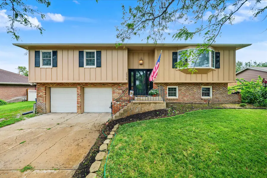 2379 Montclair Dr, Salina, KS 67401 - #2