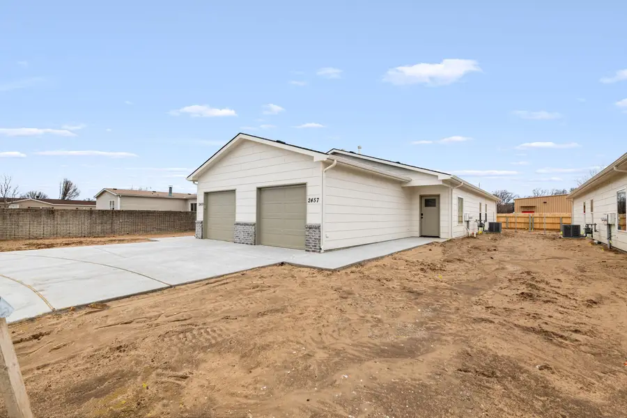 2351 W Macarthur Ct, Wichita, KS 67217 - #2
