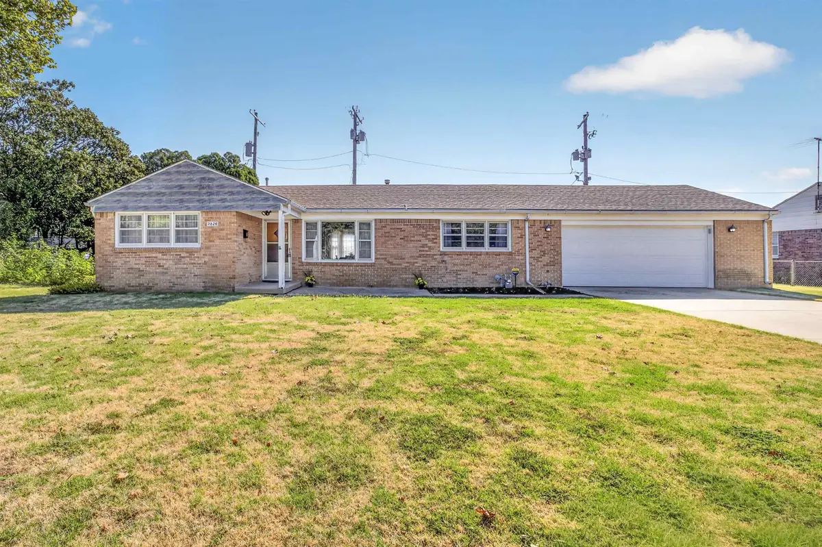 2826 S Greenwood Ave, Wichita, KS 67216 - #1