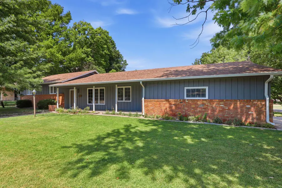 909 Countryside Dr, McPherson, KS 67460 - #3