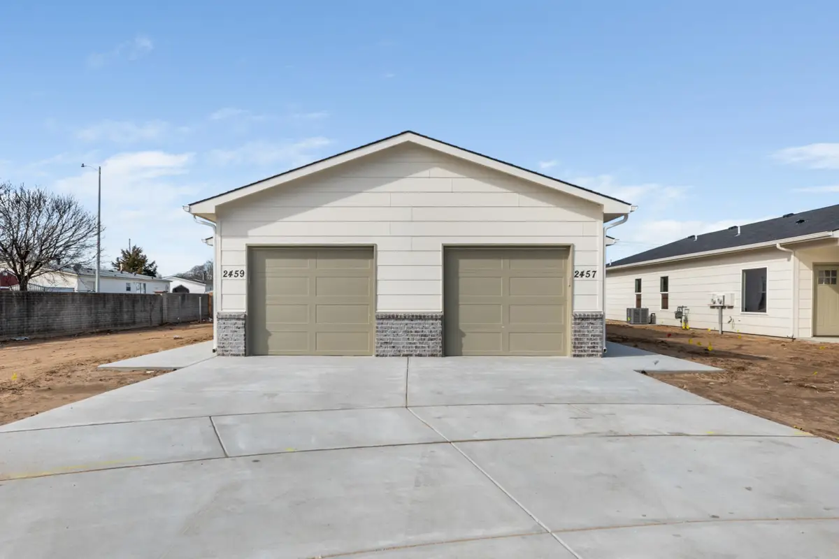 2355 W Macarthur Ct, Wichita, KS 67217 - #1