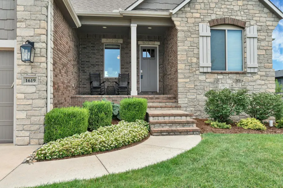 1619 N Lakeside Dr, Andover, KS 67002 - #2