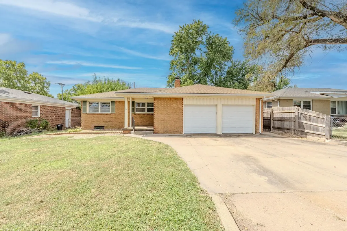 917 W Grand, Haysville, KS 67060 - #1