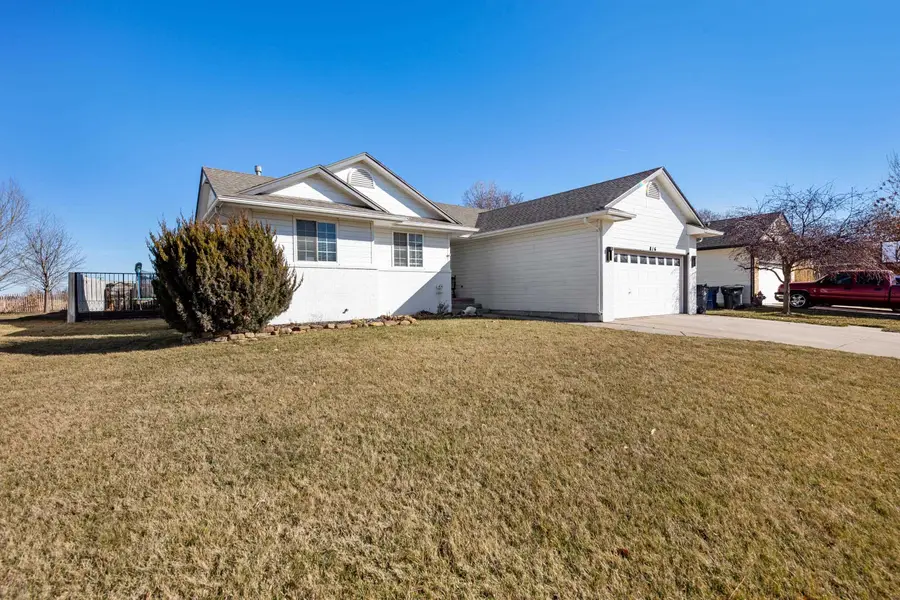 816 Country Ln., Newton, KS 67114 - #2