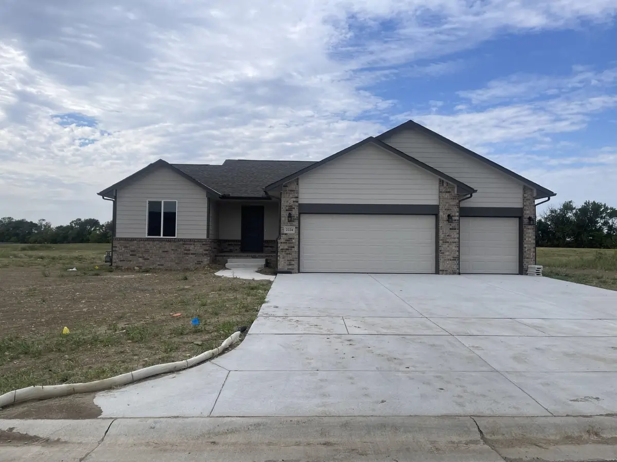 2224 E Arrowhead St, Andover, KS 67002 - #1