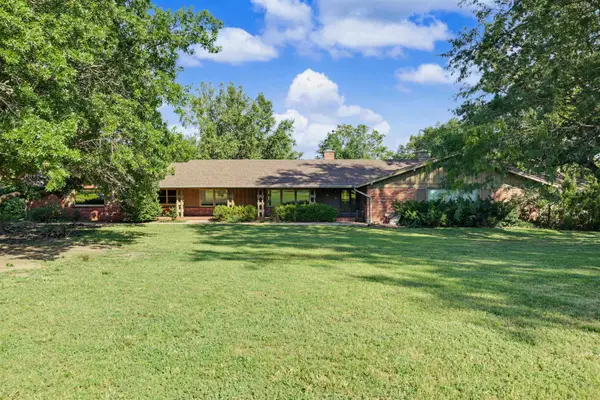 534 Upper Mill Hts. Dr., Salina, KS 67401