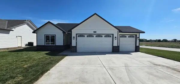 1501 E Midway Ct, Valley Center, KS 67147