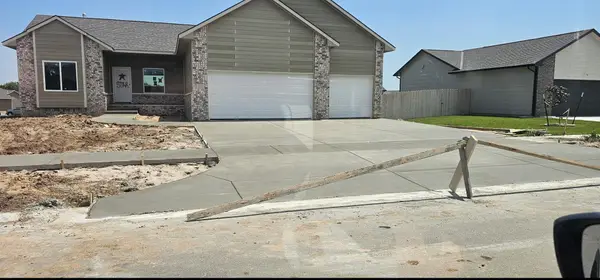 1914 S Lynnrae St, Wichita, KS 67207