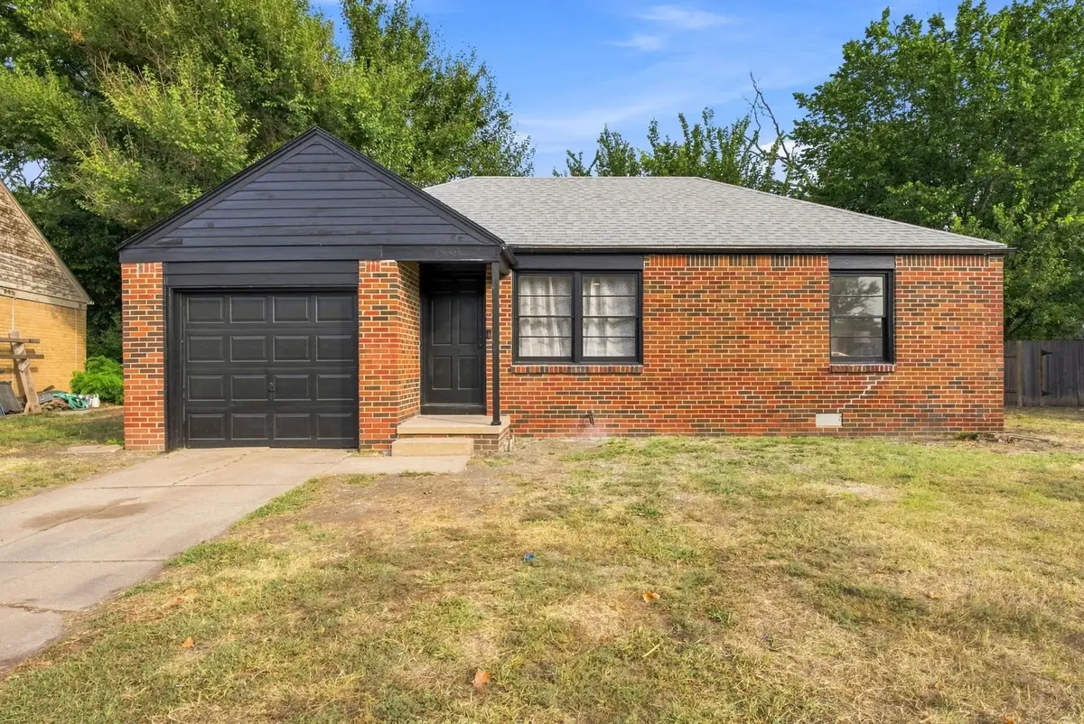 1639 N Kenmar Dr, Wichita, KS 67208 - #1