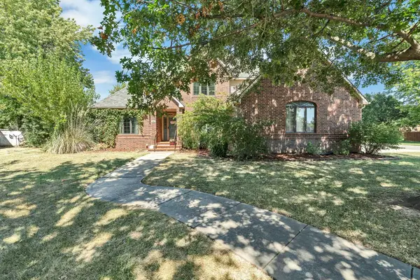 10 E Flanigan Dr, Augusta, KS 67010