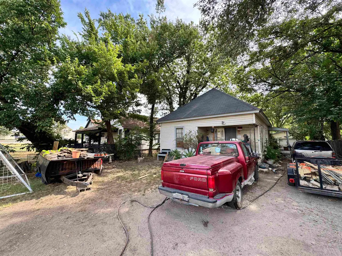 534 S Lulu Ave, Wichita, KS 67211 - #1