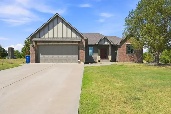 5000 E Idle Banks Circle, Valley Center, KS 67147