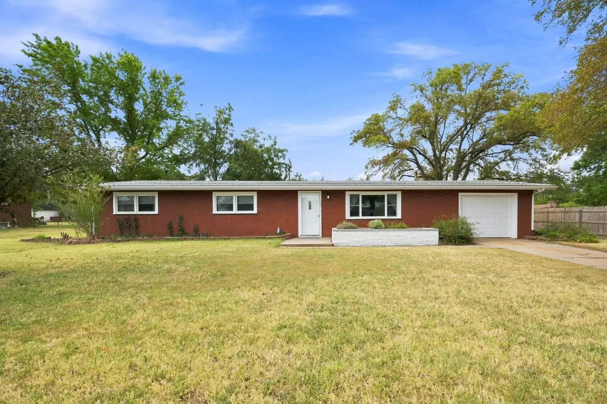 215 W Mary Ave, Garden Plain, KS 67050 - #1