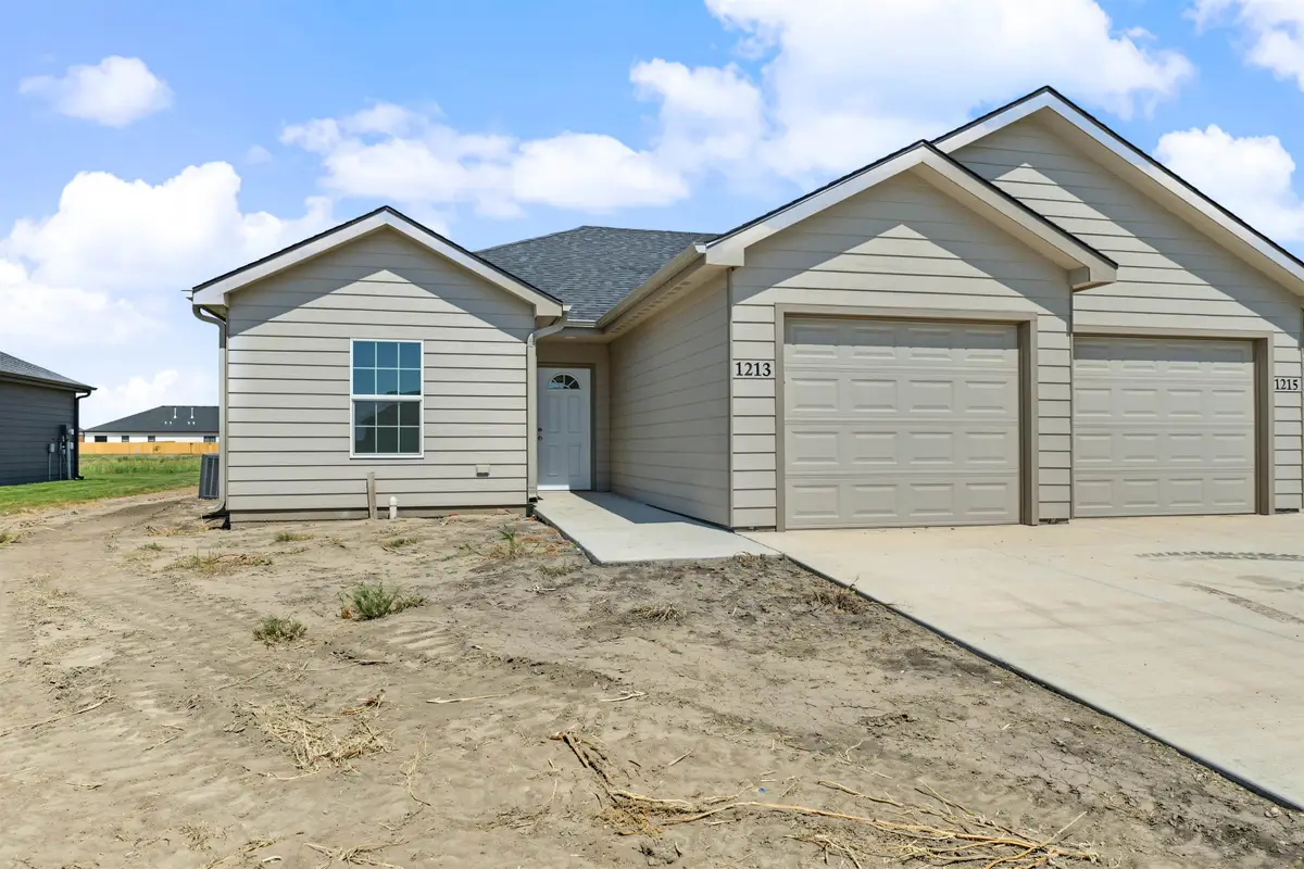 1213 Fountain Dr, Salina, KS 67401 - #1