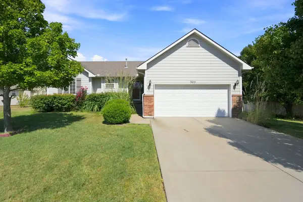 325 N Clay Circle, Wichita, KS 67206