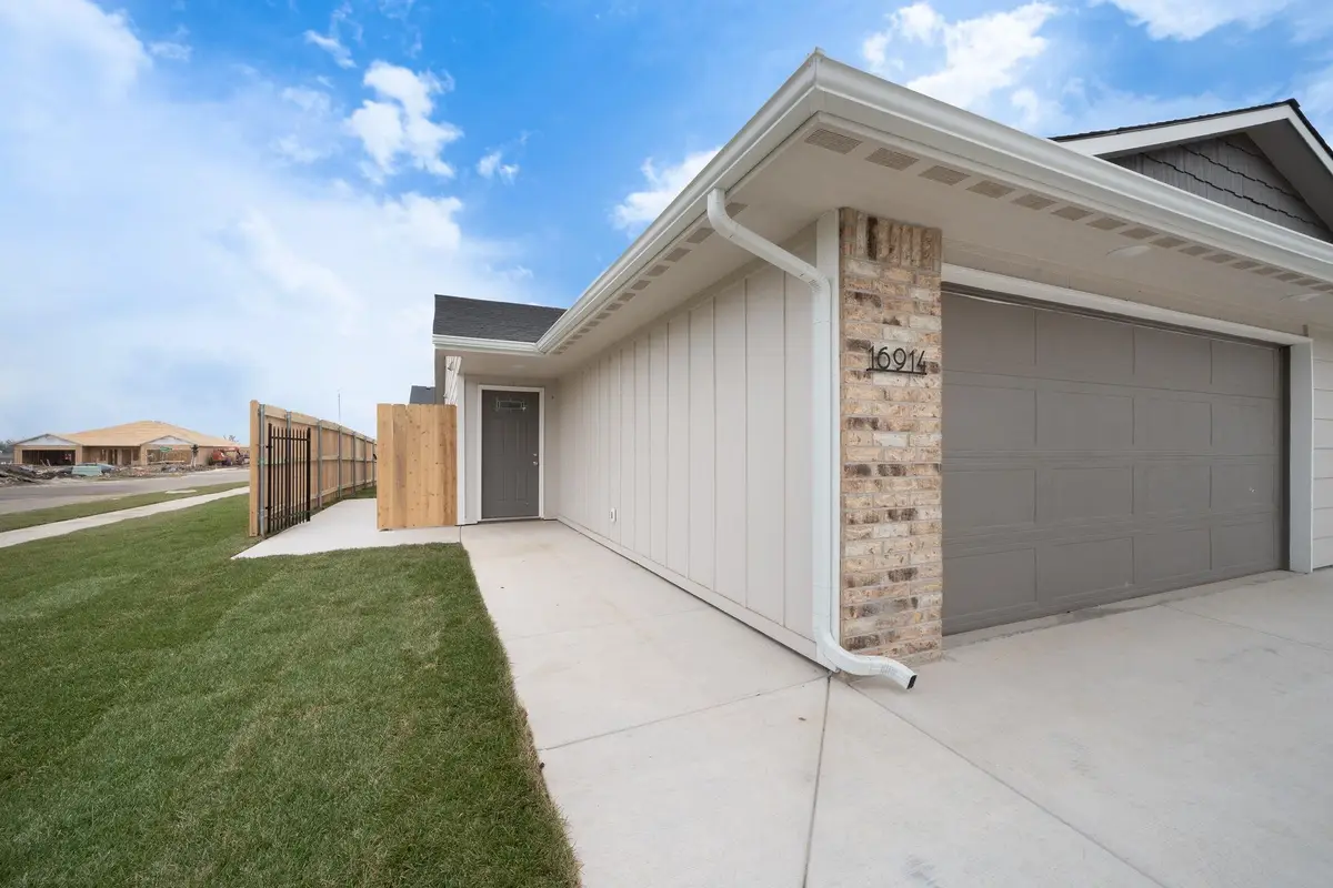 11994 W Wildwood St #100, Wichita, KS 67215 - #1