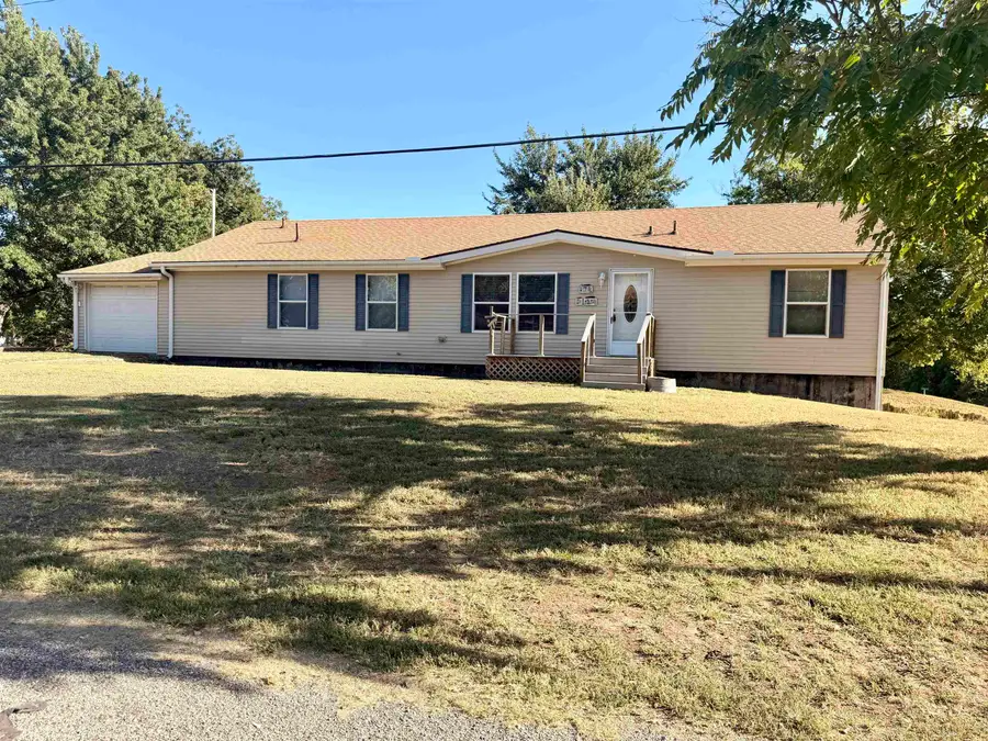 915 W Cedar, Arkansas City, KS 67005 - #2