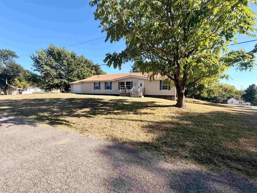 915 W Cedar, Arkansas City, KS 67005 - #3