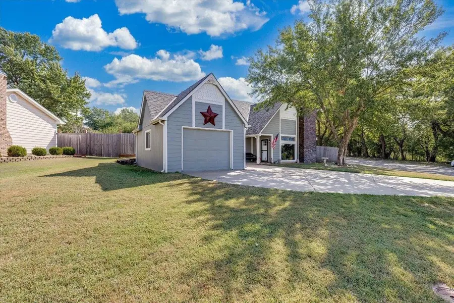 422 S Lincoln St, Belle Plaine, KS 67013 - #3