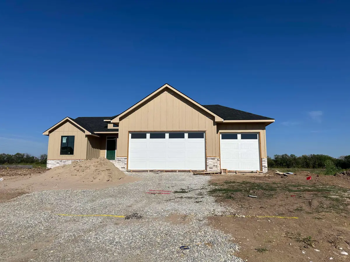 3582 S Linden Ct, Wichita, KS 67210 - #1