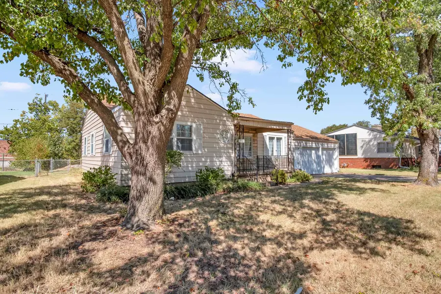 1101 Allison, Newton, KS 67114 - #3