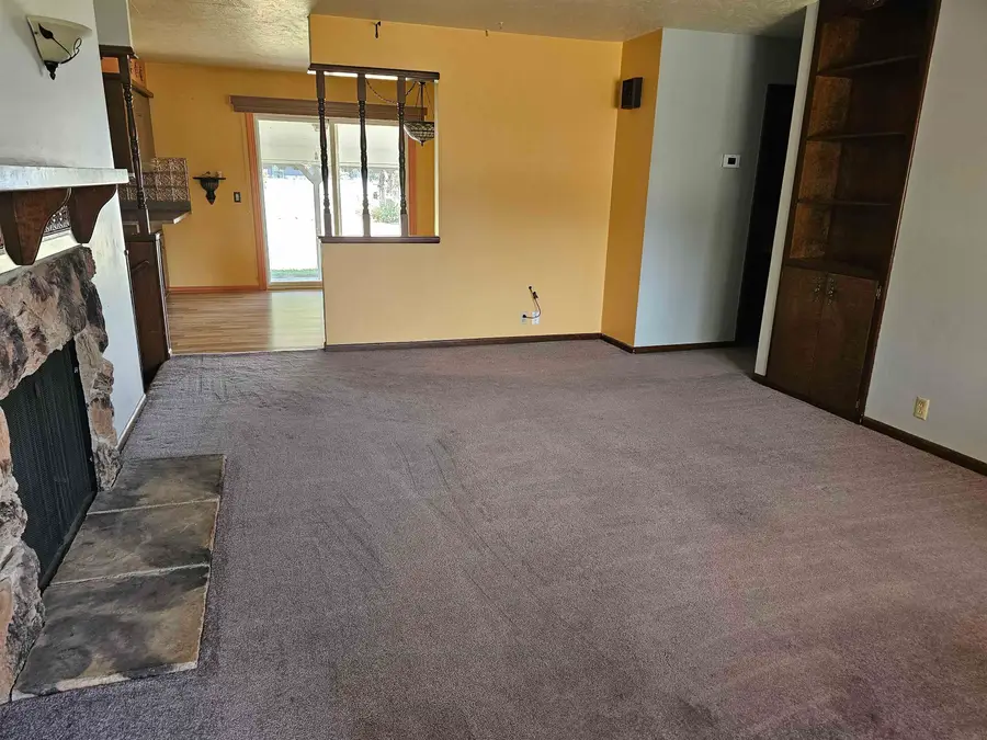 619 Berkshire Dr, Salina, KS 67401 - #3
