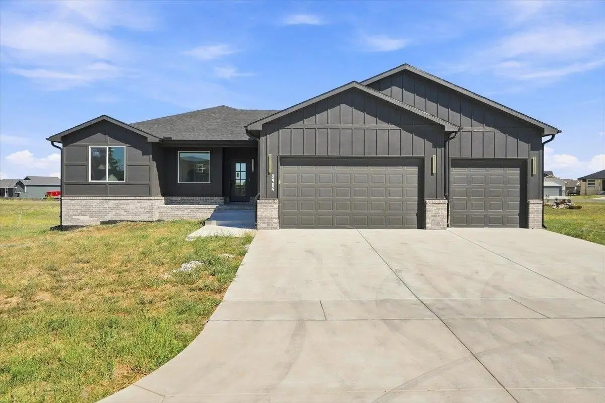 2904 E Sunnyslope St, Park City, KS 67219 - #1