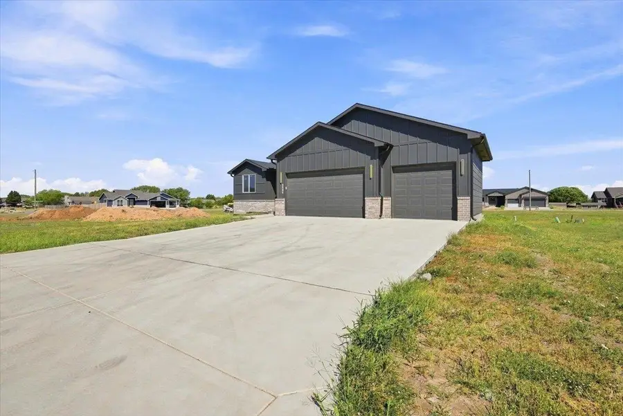 2904 E Sunnyslope St, Park City, KS 67219 - #2