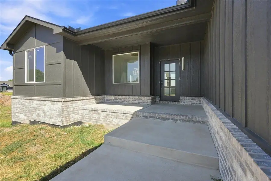 2904 E Sunnyslope St, Park City, KS 67219 - #3