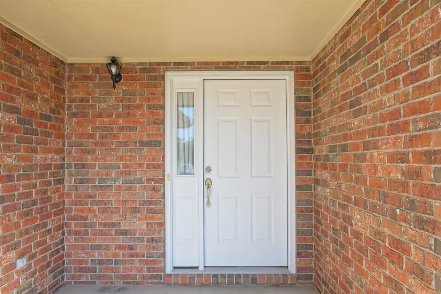 1220 and 1222 Lazy Creek Ct, Newton, KS 67114 - #2
