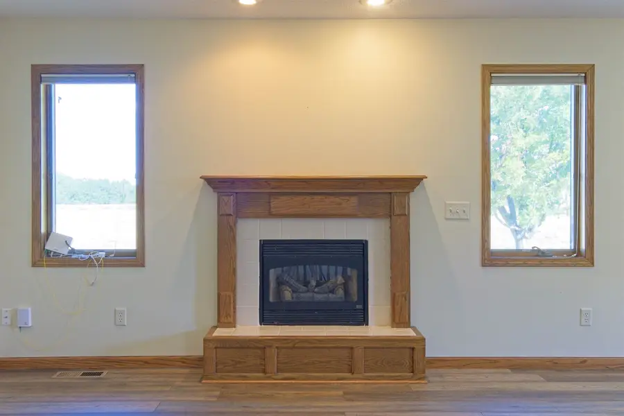1220 and 1222 Lazy Creek Ct, Newton, KS 67114 - #3