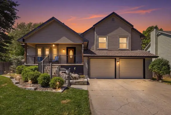 227 S Parkdale St, Wichita, KS 67209