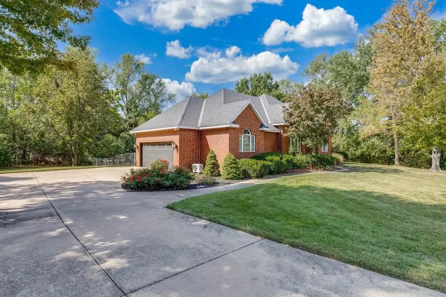 3905 Meadow Ridge Ln, Hutchinson, KS 67502 - #2
