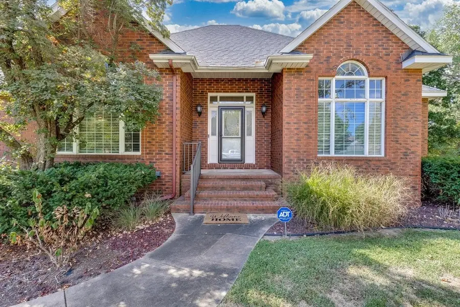 3905 Meadow Ridge Ln, Hutchinson, KS 67502 - #3