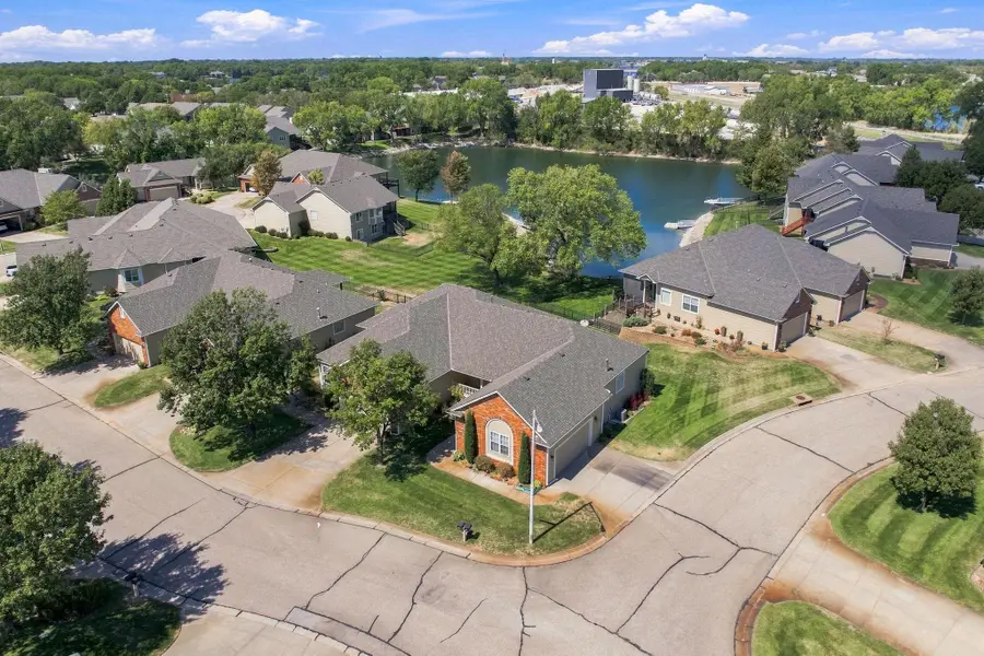 2339 N Lakeway Ct, Wichita, KS 67205 - #2