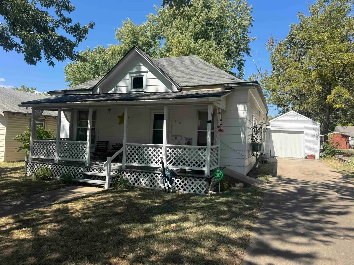 610 E 16th, Winfield, KS 67156 - #1