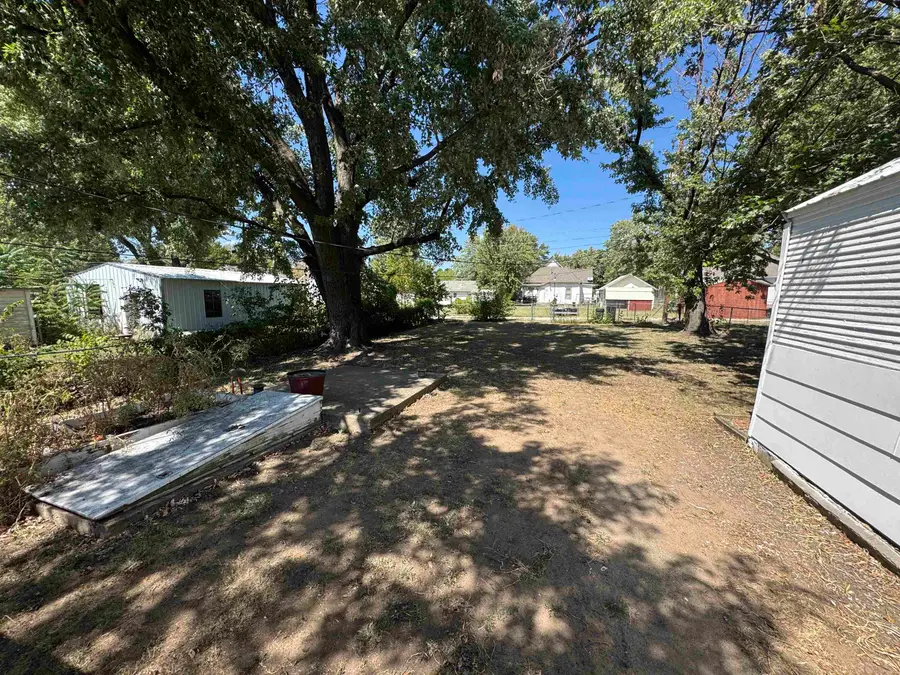 610 E 16th, Winfield, KS 67156 - #2