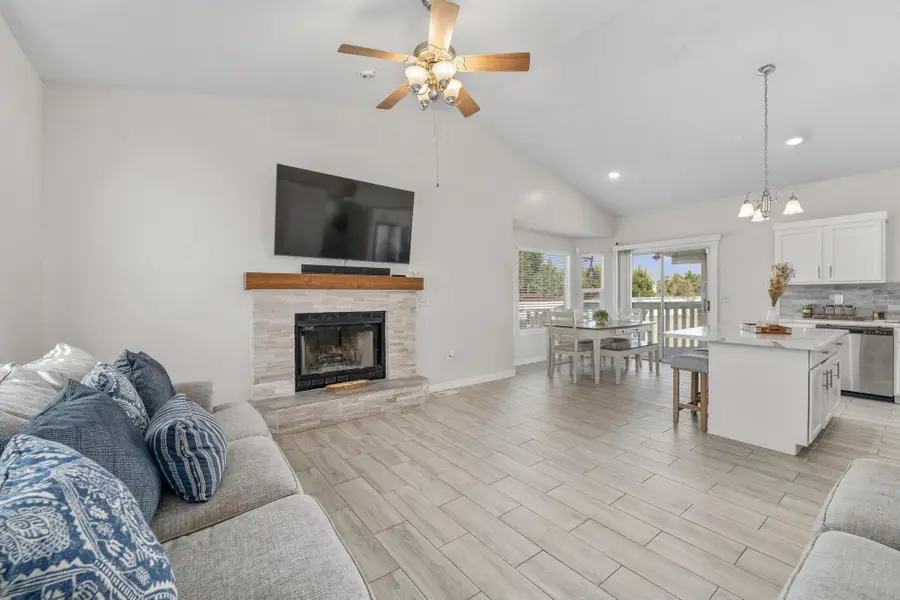 703 S Red Oaks Cir, Wichita, KS 67207 - #3