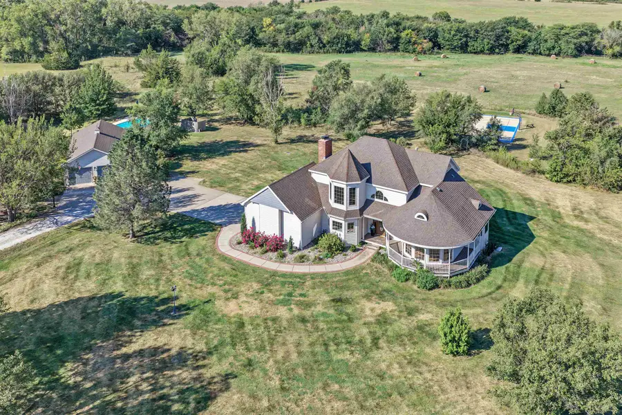 356 S Country Estates Dr, Salina, KS 67401 - #2