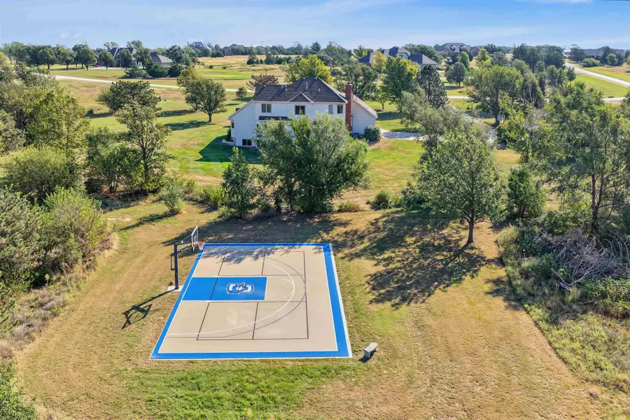 356 S Country Estates Dr, Salina, KS 67401 - #3