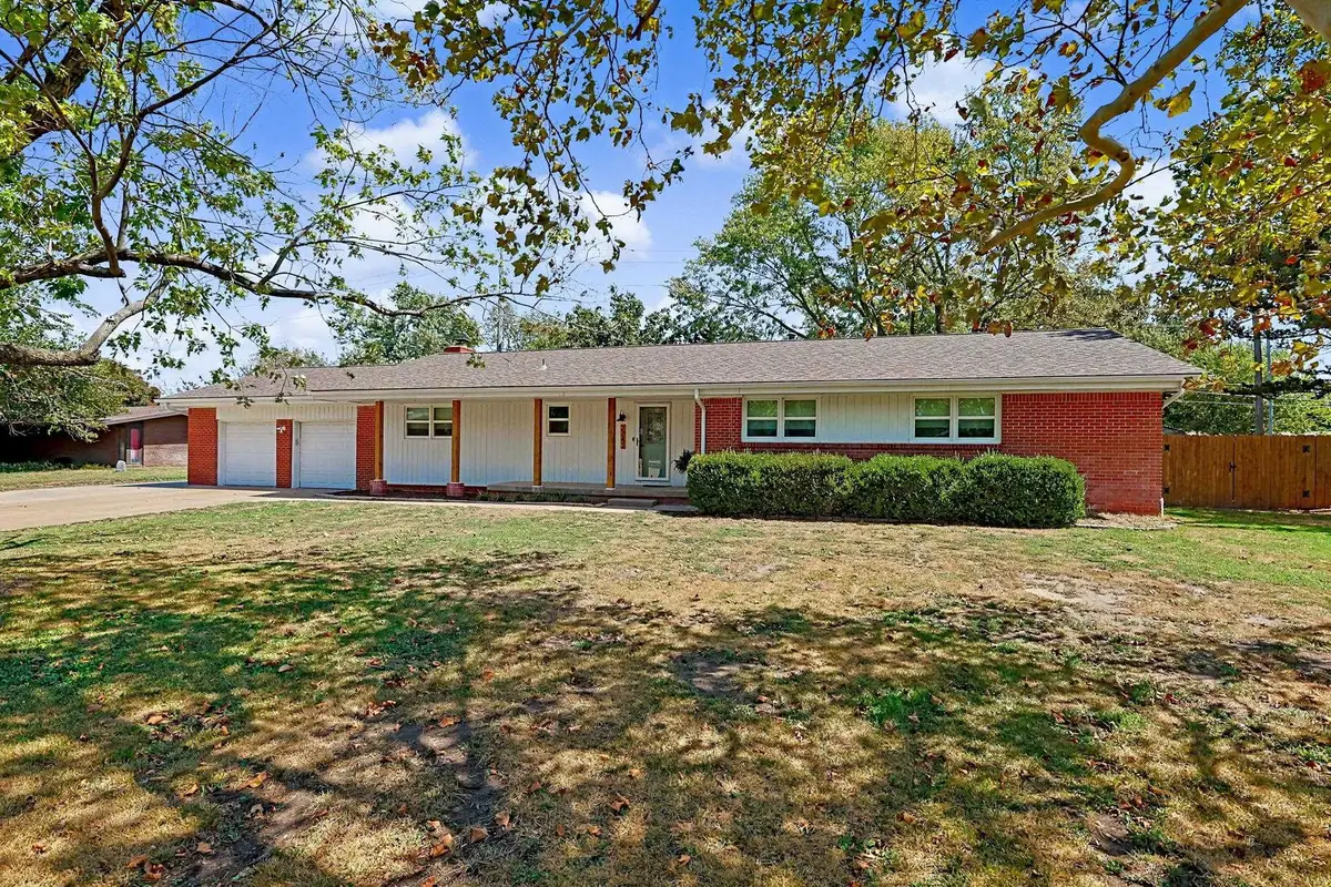 2242 N Cardinal Dr, Wichita, KS 67204 - #1