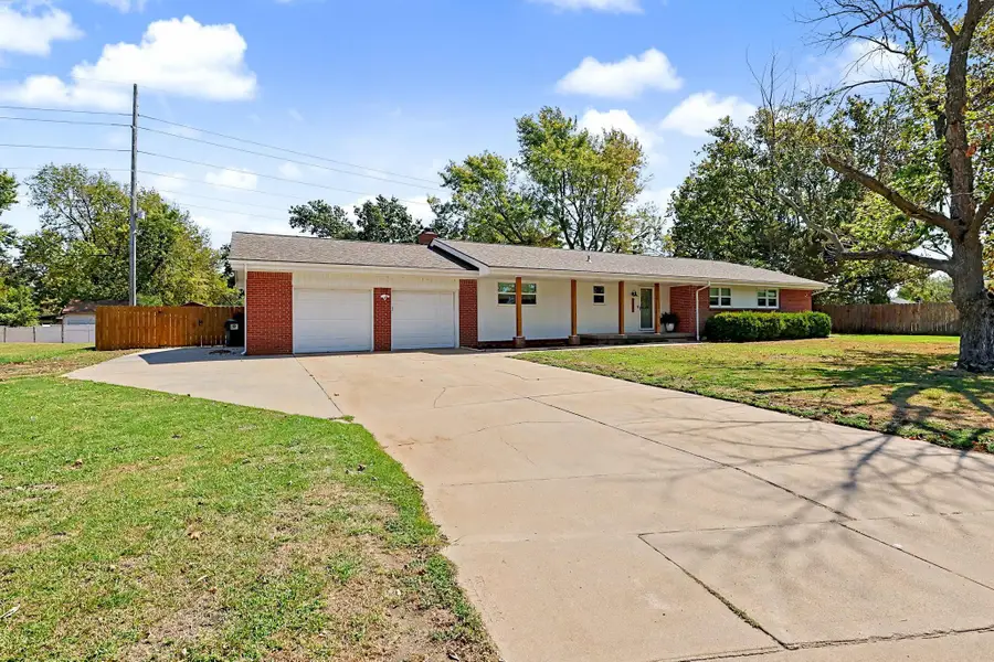 2242 N Cardinal Dr, Wichita, KS 67204 - #3