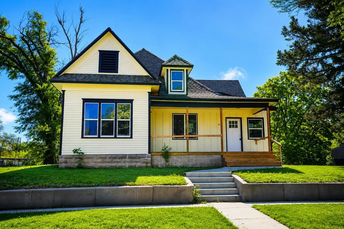 1114 N Pine, Newton, KS 67114 - #1