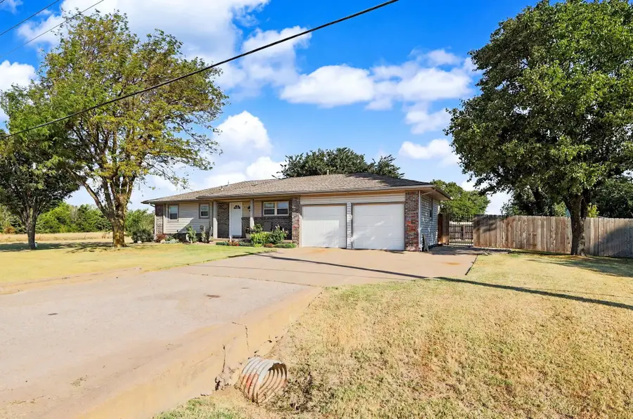 11310 W Macarthur Ave, Wichita, KS 67215 - #2