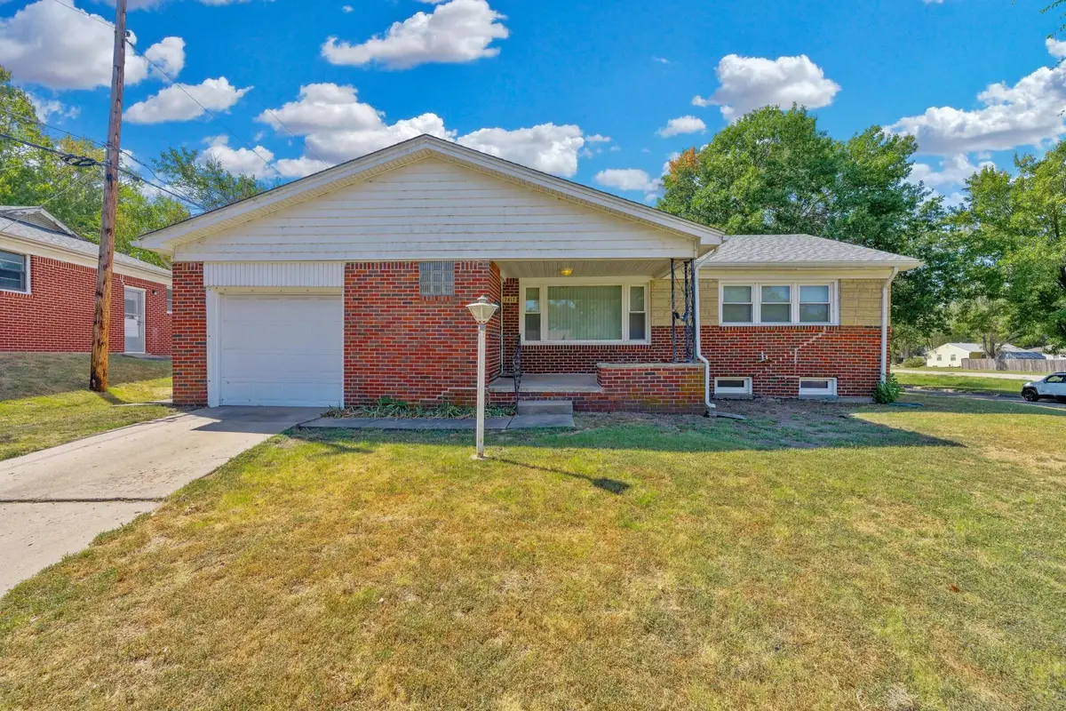 7417 E Lincoln, Wichita, KS 67207 - #1