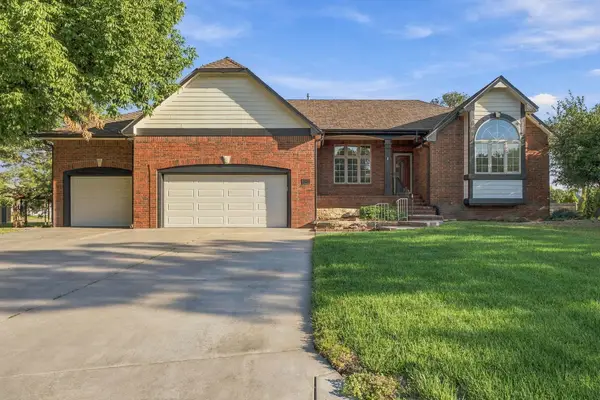 328 Campus Ct, North Newton, KS 67117