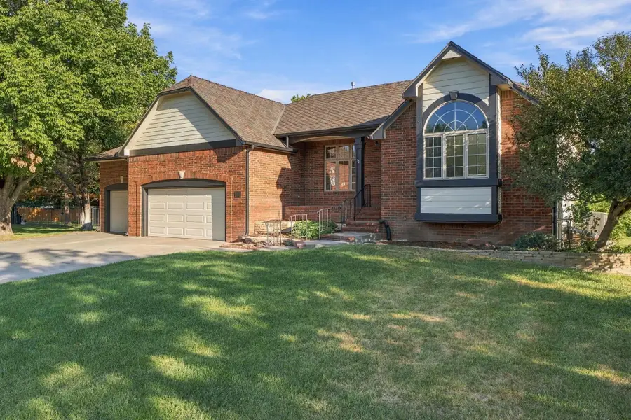 328 Campus Ct, North Newton, KS 67117 - #3