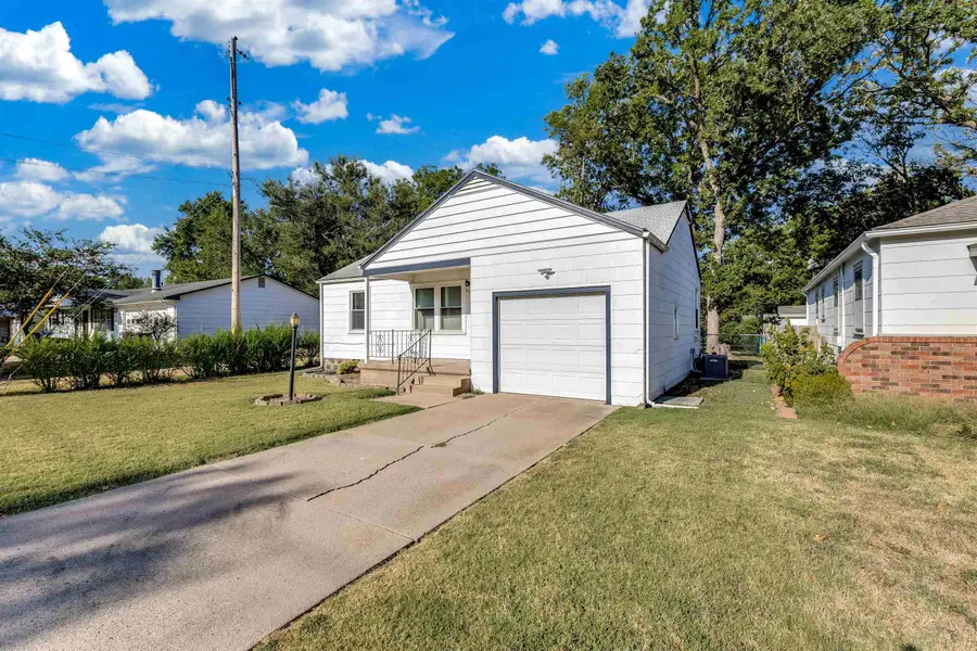 623 Grandview Ave., Newton, KS 67114 - #3