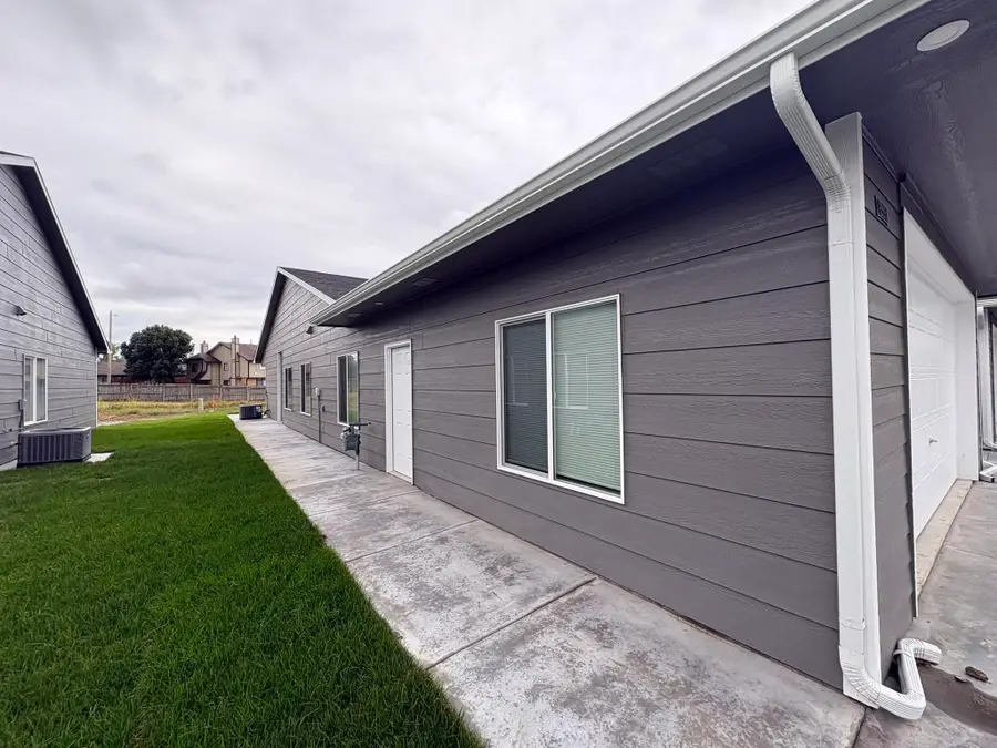 2965 S Bunker Hill Ct #200, Wichita, KS 67210 - #2