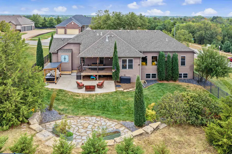 2310 Pinecrest Cr, Salina, KS 67401 - #2